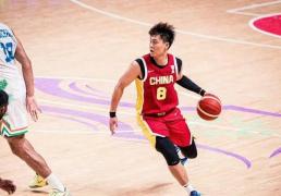 赵继伟解说亚洲杯比赛 赞赵睿在场表现