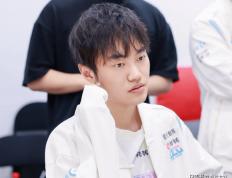 LOL官方点名knight，将他所有荣誉罗列出来，离大满贯还差一个S冠