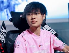 LOL电竞剧招聘(pìn)縯(yǎn)员，需(xū)要左手拿鼠标的(de)人，疑似将饰縯(yǎn)knight