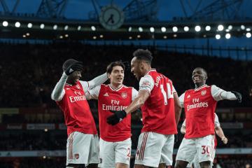 英超天王山之战！阿森纳VS利物浦，巅峰(fēng)对决决定争冠格局