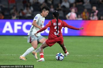 VAR争议与战术解读：布尔克与叶博亚的对决