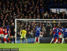 纽卡斯尔半场2-0领先切尔西(xī)：战术分析与数据解读