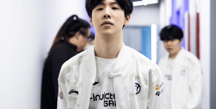 炫神因辱骂theshy，二路解说权限被收回，还被粉丝投诉到全国扫黑办