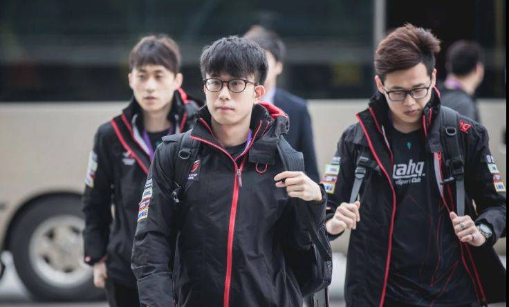 LOL选手转型教练，需要学习哪些东西？