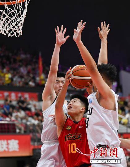 “浙BA”杭州赛区季军赛吸引民众