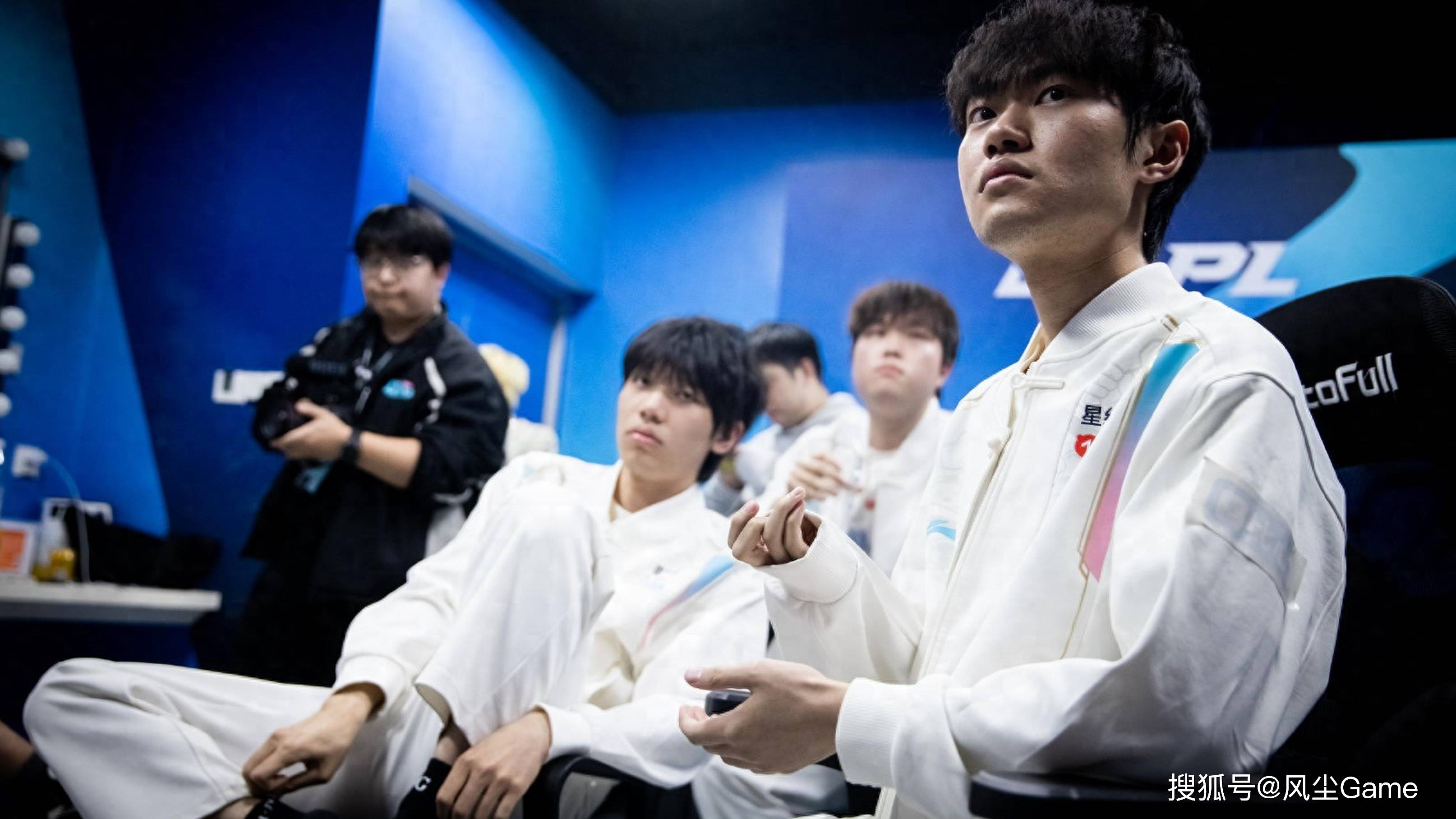 LOL历史最(zuì)强战队诞生！23连胜拿下MSI冠军，Faker被对位FMVP