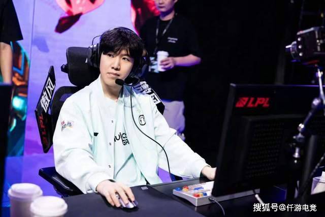 LOL：TheShy透露(lù)退(tuì)役时间，想跟Rookie打到退(tuì)役