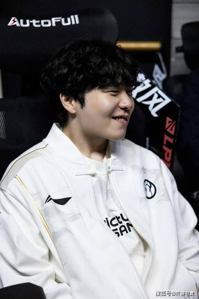 LOL：TheShy透露(lù)退(tuì)役时间，想跟Rookie打到退(tuì)役