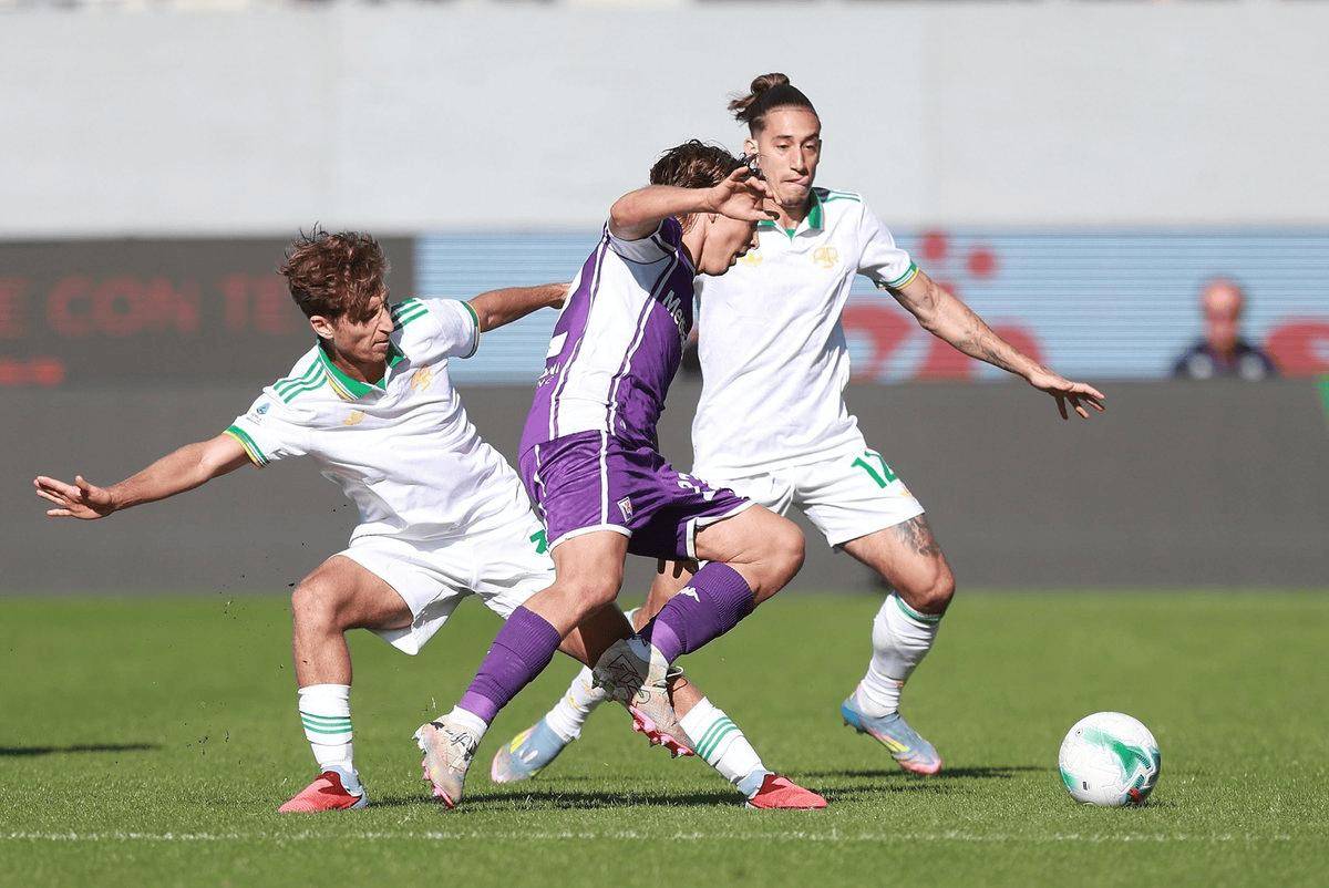 罗马+那不勒(lēi)斯均上演逆转好戏，两队同分，排名包揽前二