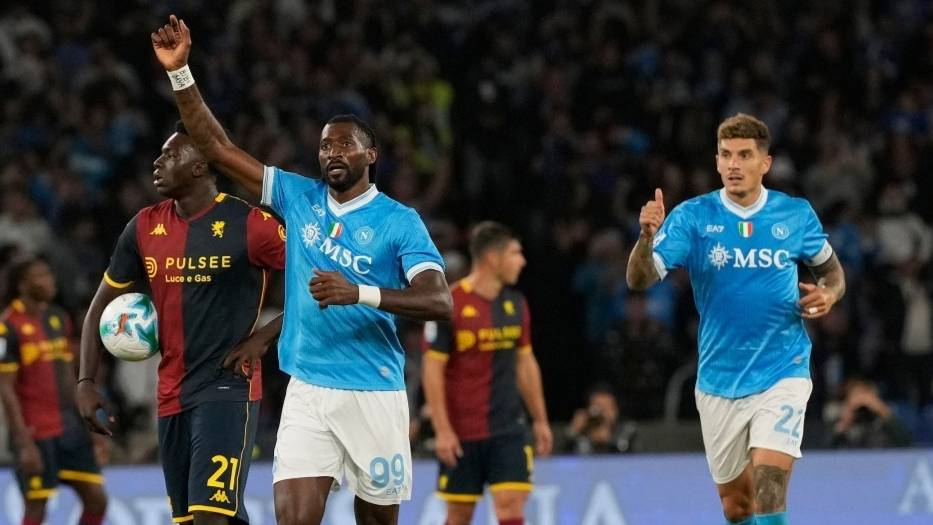 罗马+那不勒(lēi)斯均上演逆转好戏，两队同分，排名包揽前二