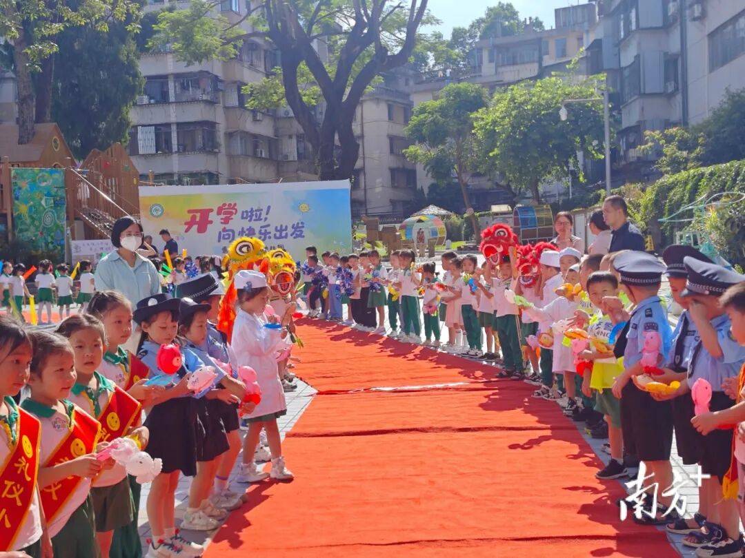 多图直击!惠州开学“名场面”→