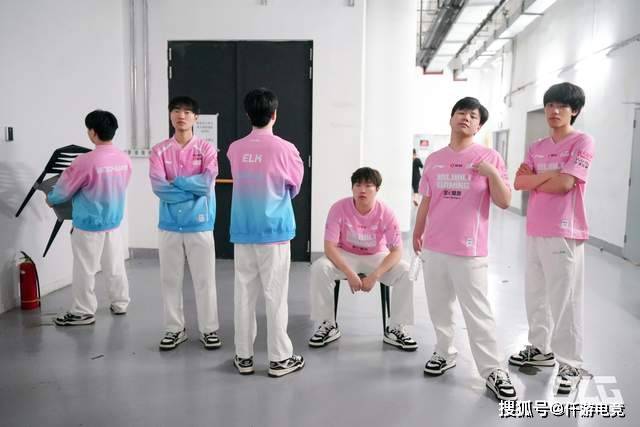 LOL:BLG被曝不是全华班,只因打野Shadow护照是意大利!