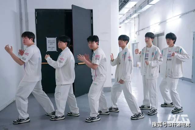 LOL:BLG被曝不是全华班,只因打野Shadow护照是意大利!