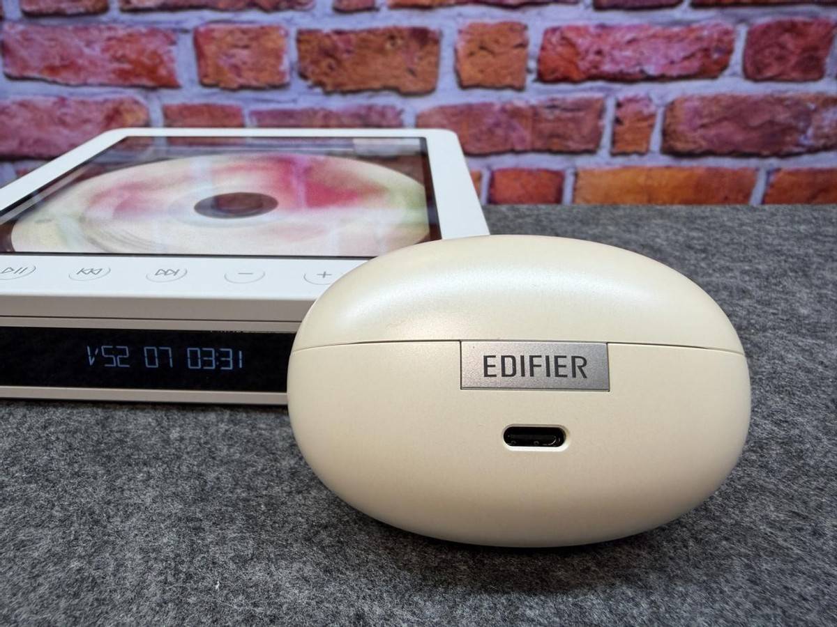 颜值与实力并存！漫步者LolliClip AI：我(wǒ)的(de)通勤时尚“声”装备