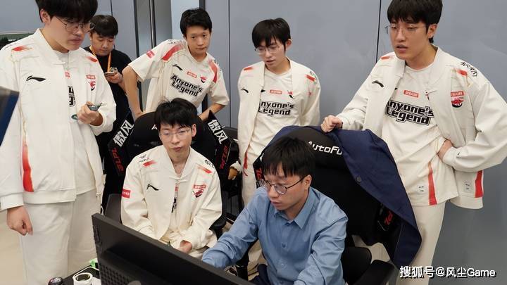 LOL最强全华班成为笑话！国一中被对位MVP，对手(shǒu)嘲讽：NA＞LPL