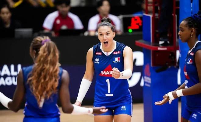 意外！女排新贵公(gōng)布最新名单，天津自由人被挖角，名帅外孙也在列