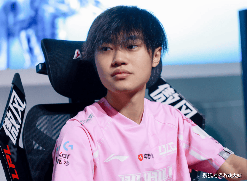 LOL电竞剧招聘(pìn)縯(yǎn)员，需(xū)要左手拿鼠标的(de)人，疑似将饰縯(yǎn)knight