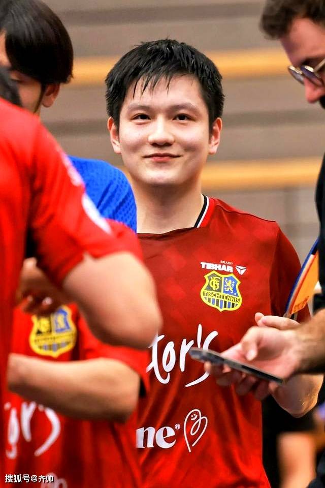 樊振东明天赛程出炉：晚6点出战德国杯半决赛，中国球迷不用熬夜