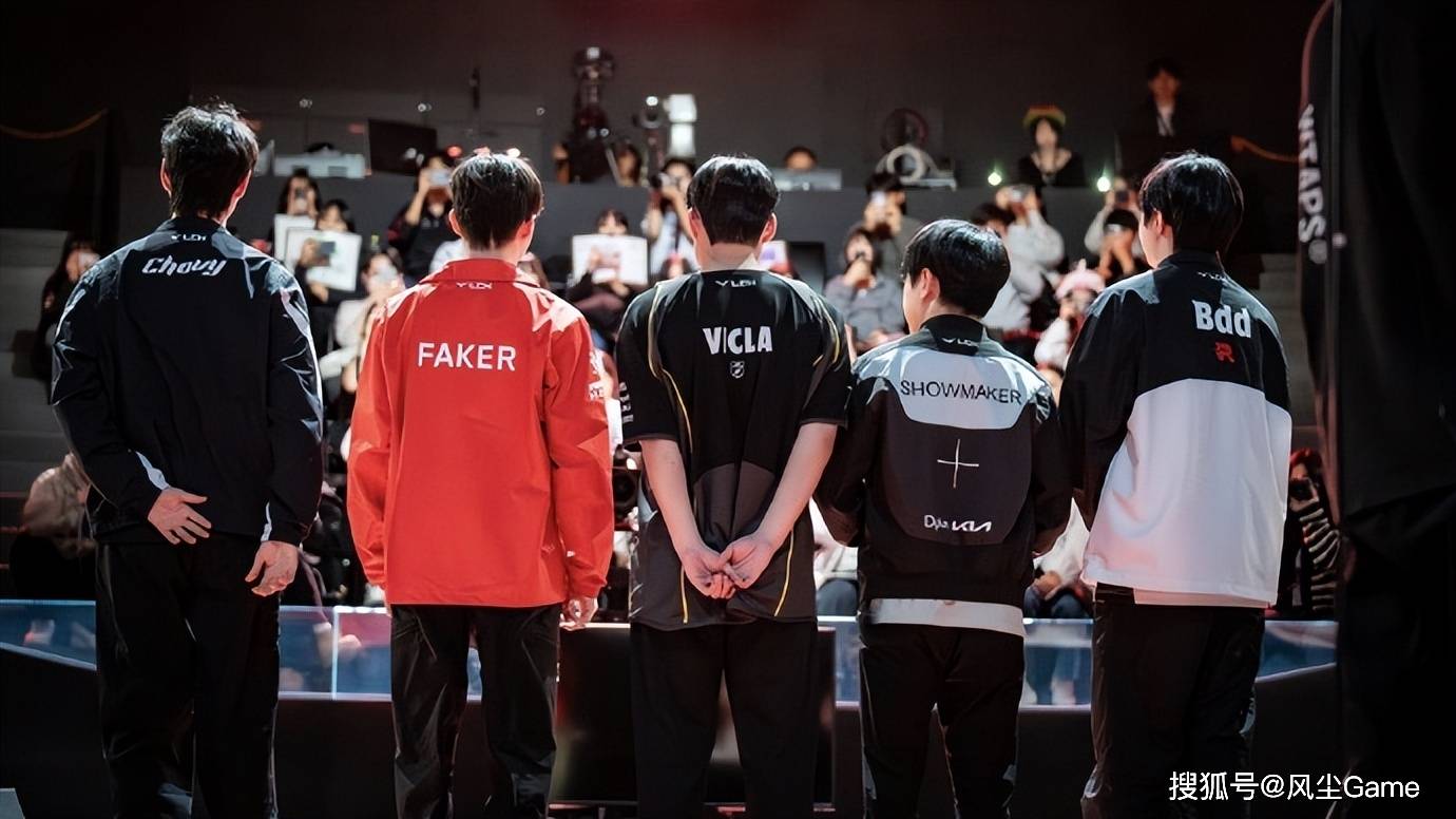 LOL冠军中單(dān)恋情曝光！女友(yǒu)比他高半个头，Chovy自爆S16没有目標(biāo)