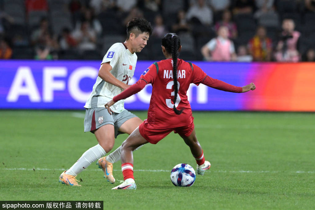 VAR争议与战术解读：布尔克与叶博亚的对决